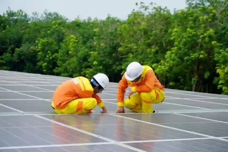 PLTS Alternatif Hemat Energi di Tengah Kelangkaan BBM 2026