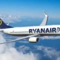Jendela Pesawat Ryanair Pecah Nyaris Telan Penumpang