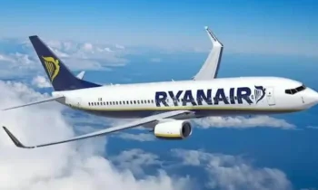 Jendela Pesawat Ryanair Pecah