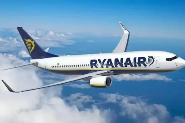 Jendela Pesawat Ryanair Pecah Nyaris Telan Penumpang