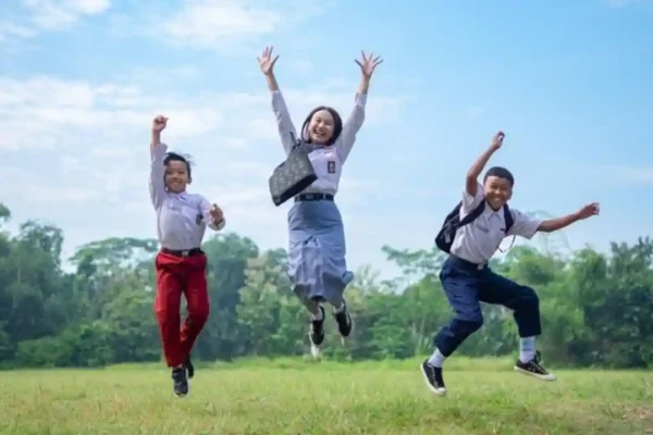Hari Pertama Masuk Sekolah Sambut Murid Dengan Ceria